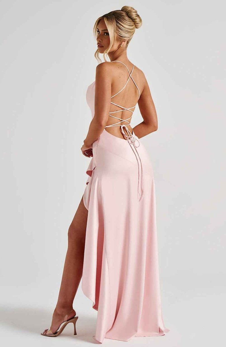 Maxivestido con volante en el dobladillo