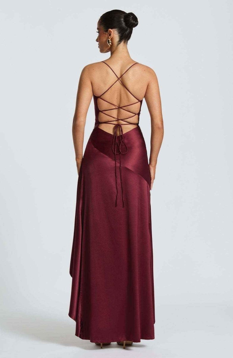Maxivestido con volante en el dobladillo