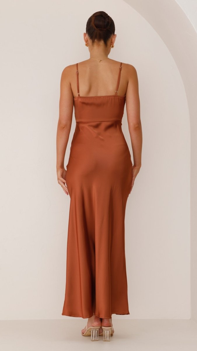 Maxivestido de verano con tirantes finos
