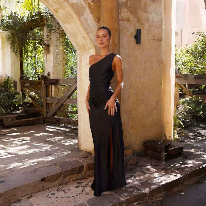 Vestido midi con corte en la espalda