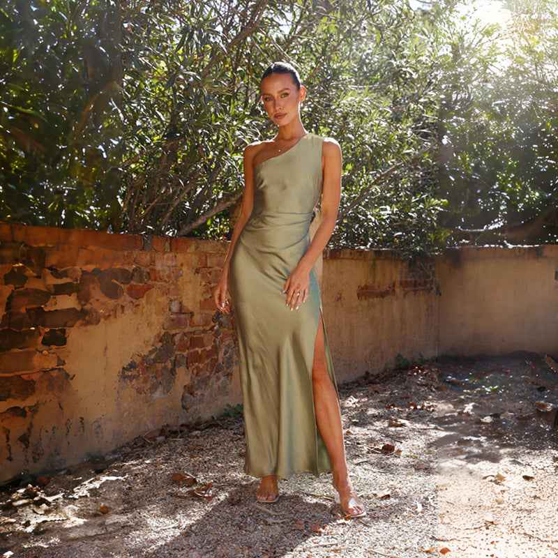 Vestido midi con corte en la espalda