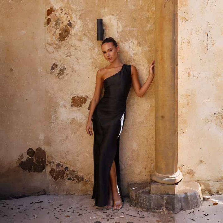 Vestido midi con corte en la espalda
