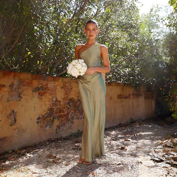 Vestido midi con corte en la espalda