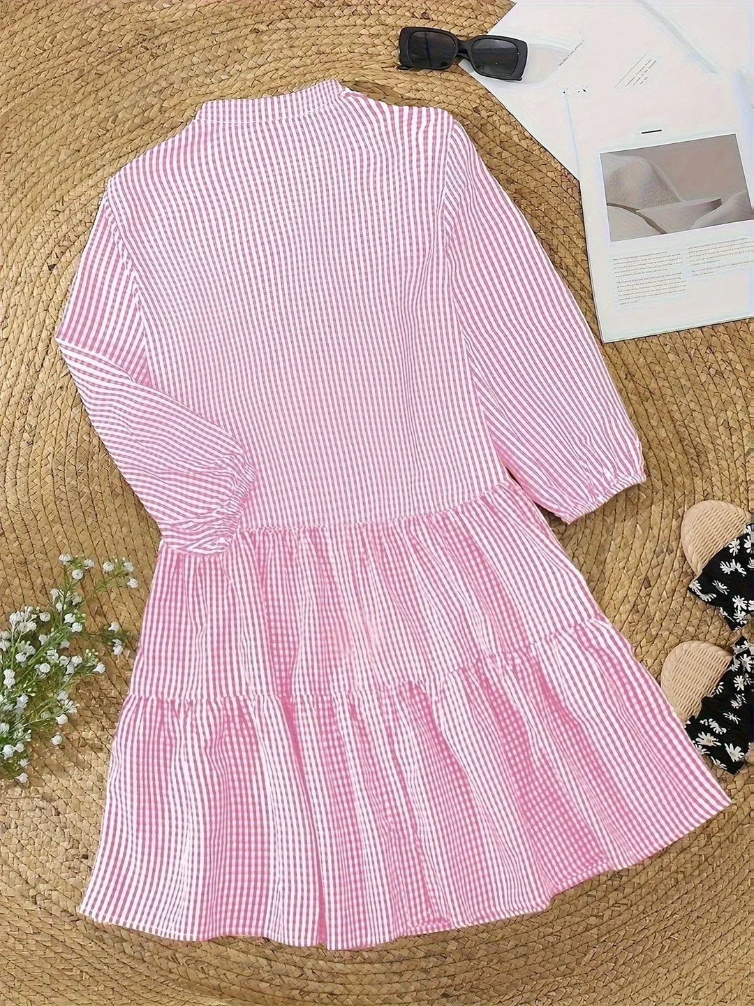 Vestido mini de cuadros para mujeres, con mangas 3/4 y cuello abotonado