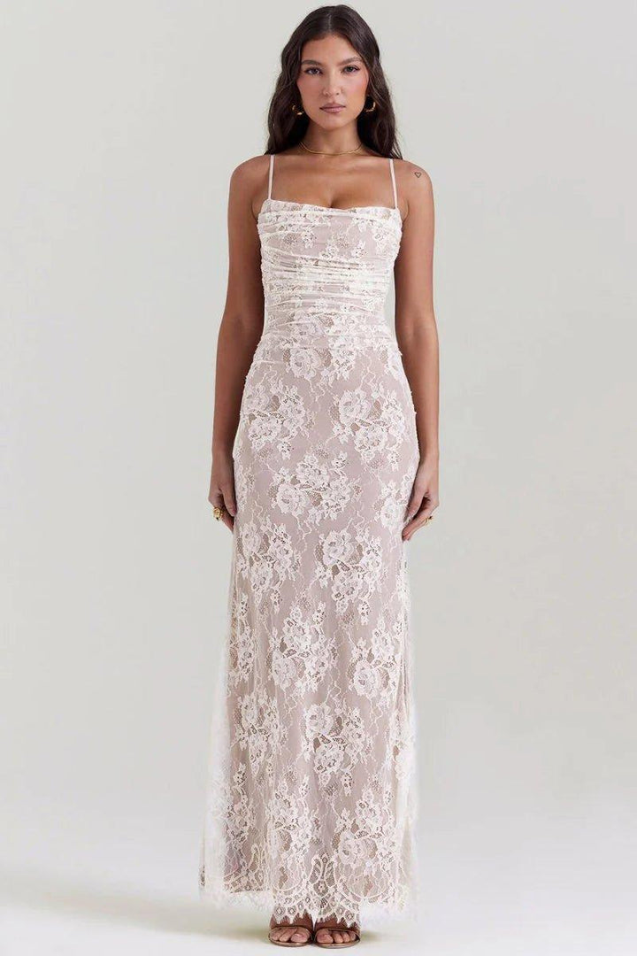 Noa – Vestido maxi de encaje con mangas largas y detalles transparentes