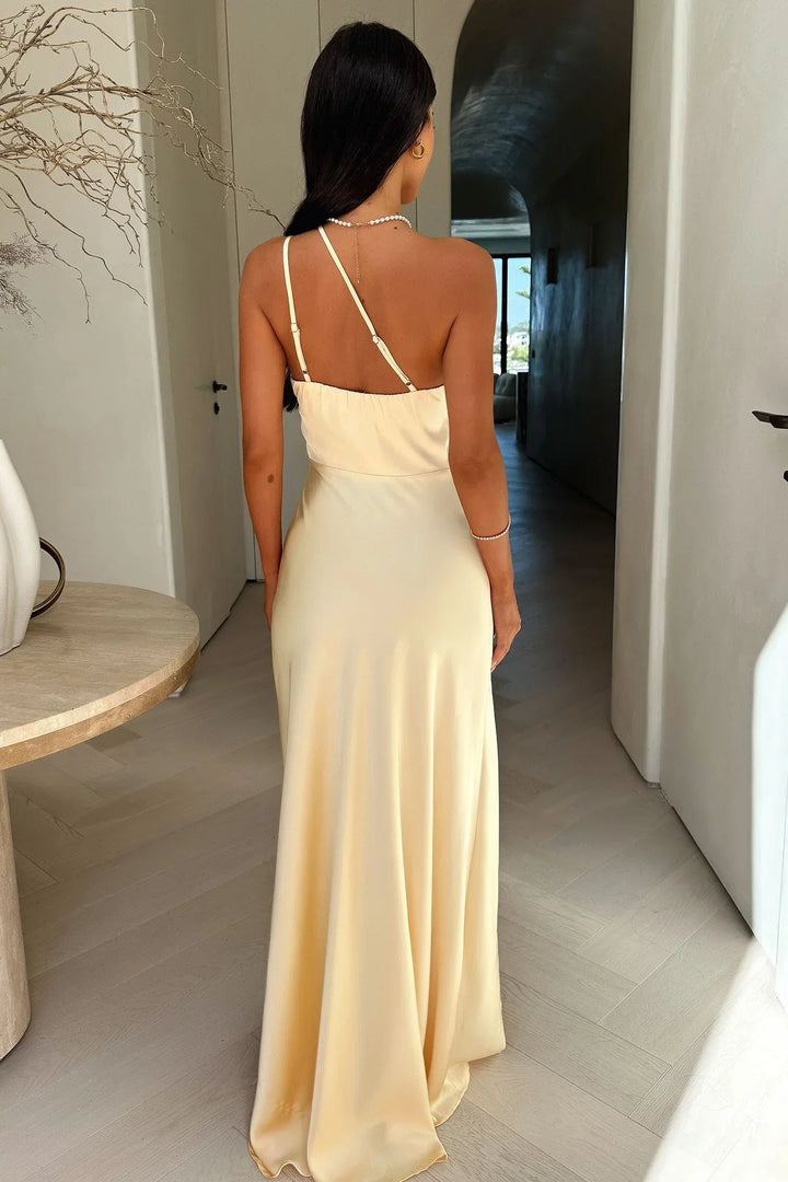 Vestido maxi asimétrico beige para mujeres con abertura