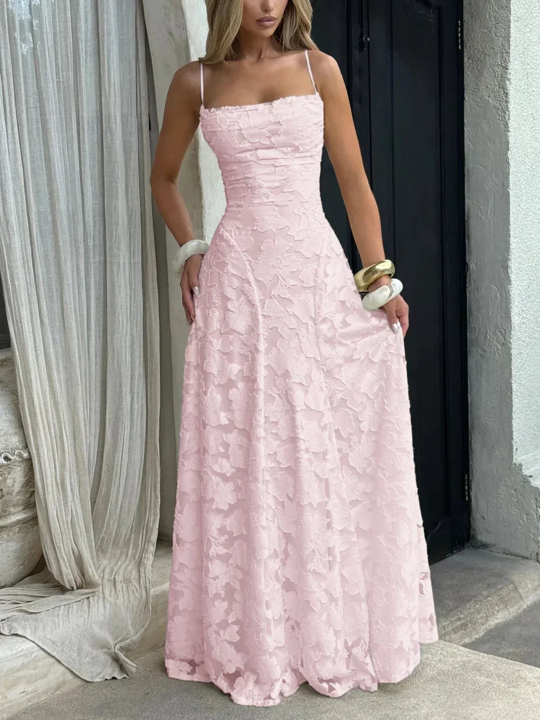 Vestido maxi para mujeres con tirantes finos y patrón floral