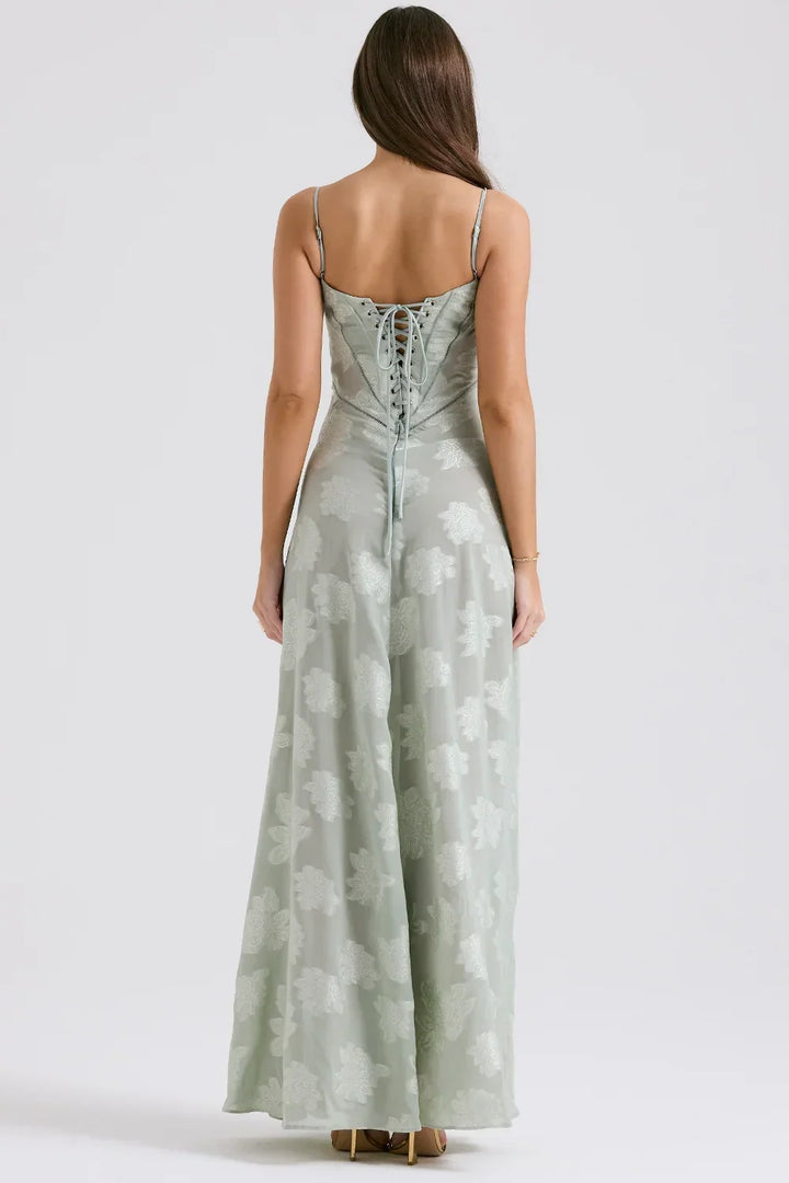 Vestido maxi femenino con encaje floral y tirantes delgados