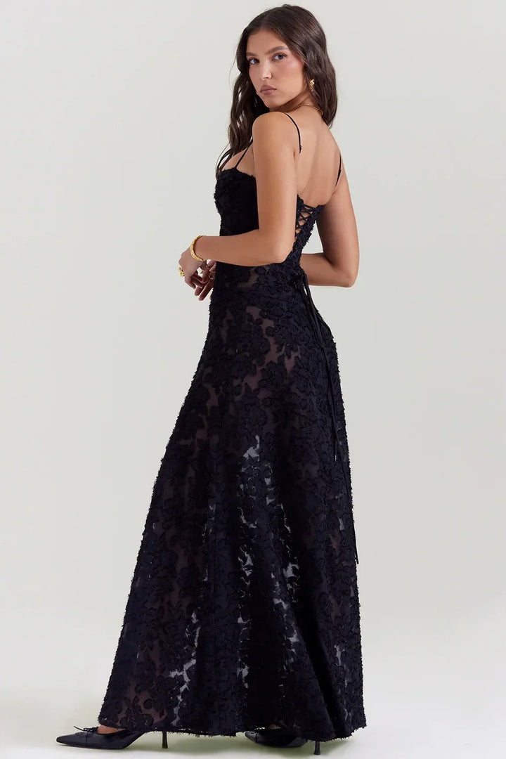 Vestido maxi femenino con encaje floral y tirantes delgados