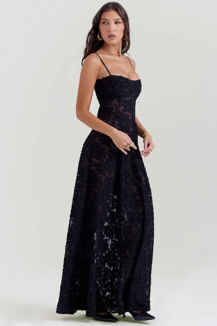 Vestido maxi femenino con encaje floral y tirantes delgados