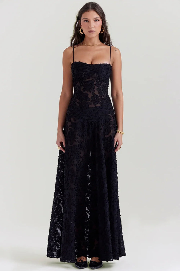 Vestido maxi femenino con encaje floral y tirantes delgados