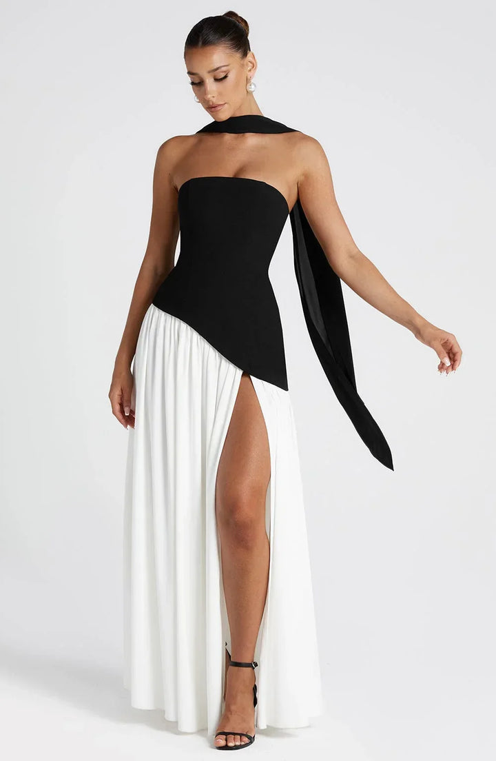 Vestido largo tipo corsé sin tirantes con pañuelo y abertura alta