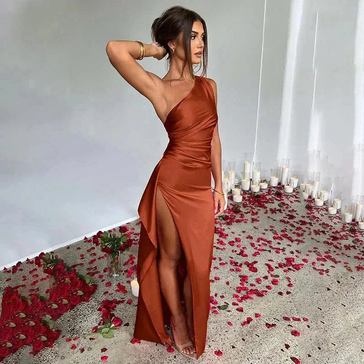 Vestido Maxi con un Hombro y efecto satinado