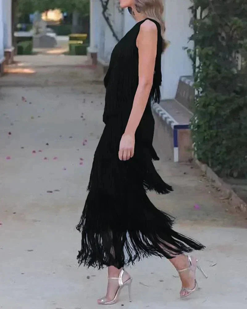 Vestido maxi de mujer con flecos y escote asimétrico