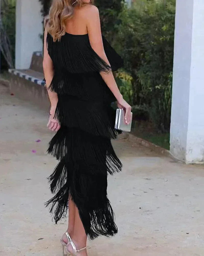 Vestido maxi de mujer con flecos y escote asimétrico