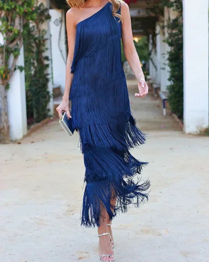 Vestido maxi de mujer con flecos y escote asimétrico