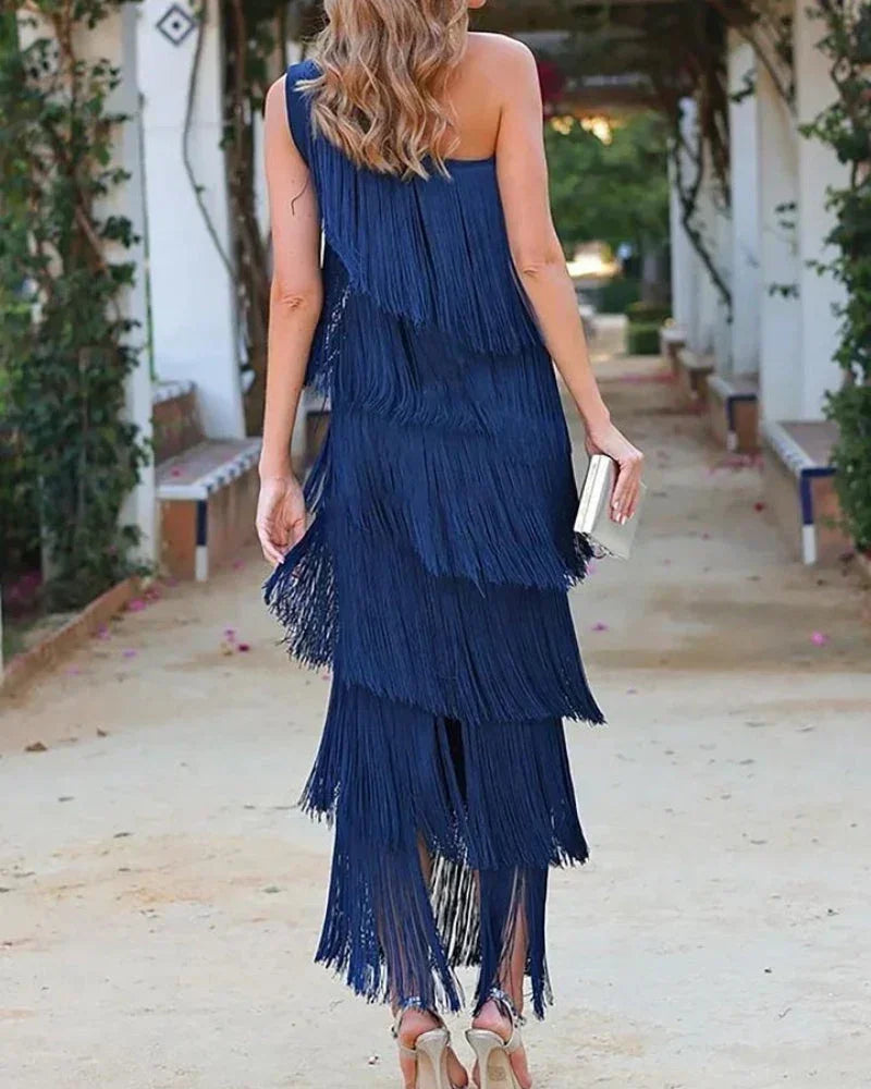 Vestido maxi de mujer con flecos y escote asimétrico