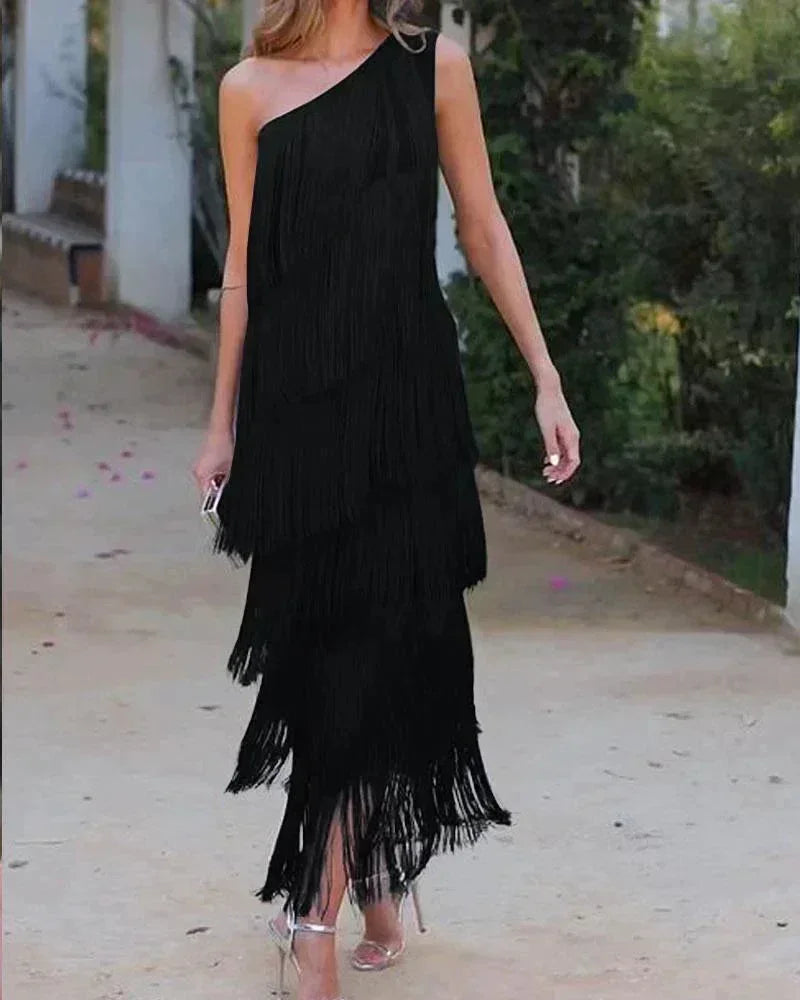 Vestido maxi de mujer con flecos y escote asimétrico