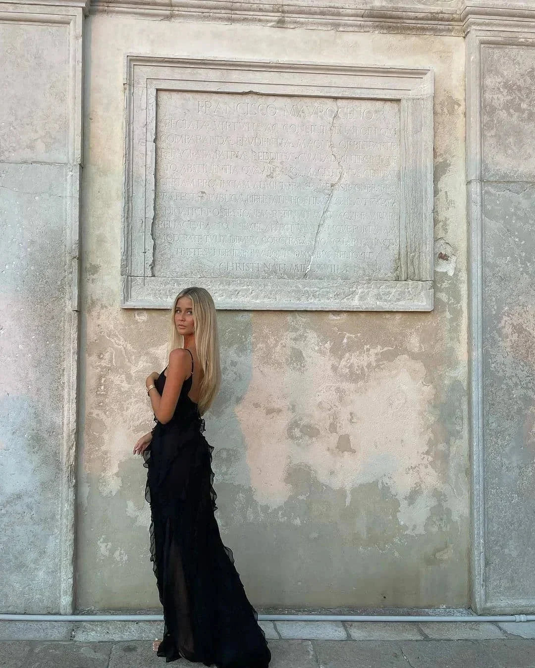 Vestido largo de noche para mujer con tirantes y volantes