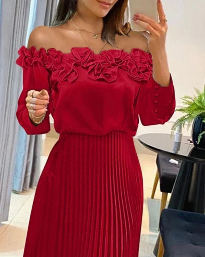 Vestido maxi rojo sin hombros con volantes y falda plisada