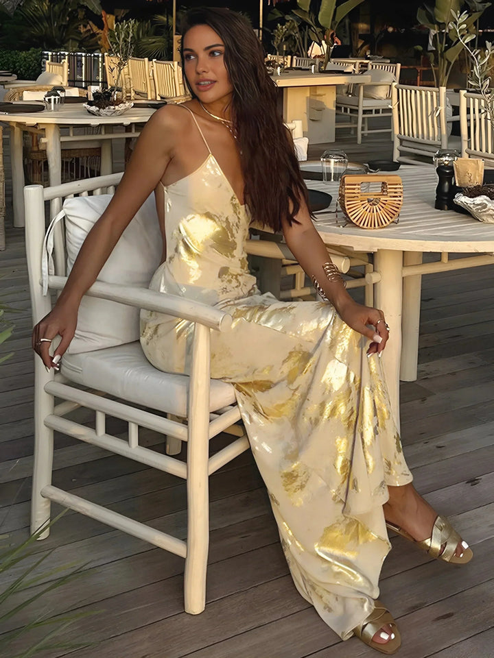Vestido maxi de satén dorado con estampado floral y tirantes finos