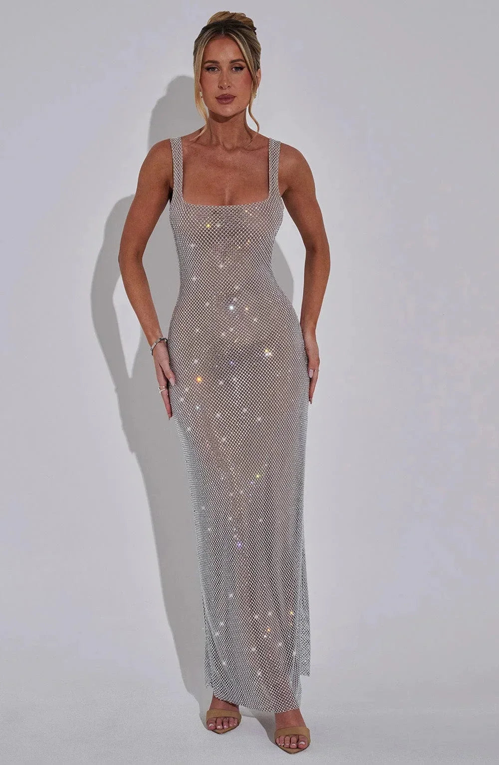Vestido Maxi de malla con brillo plateado sin mangas