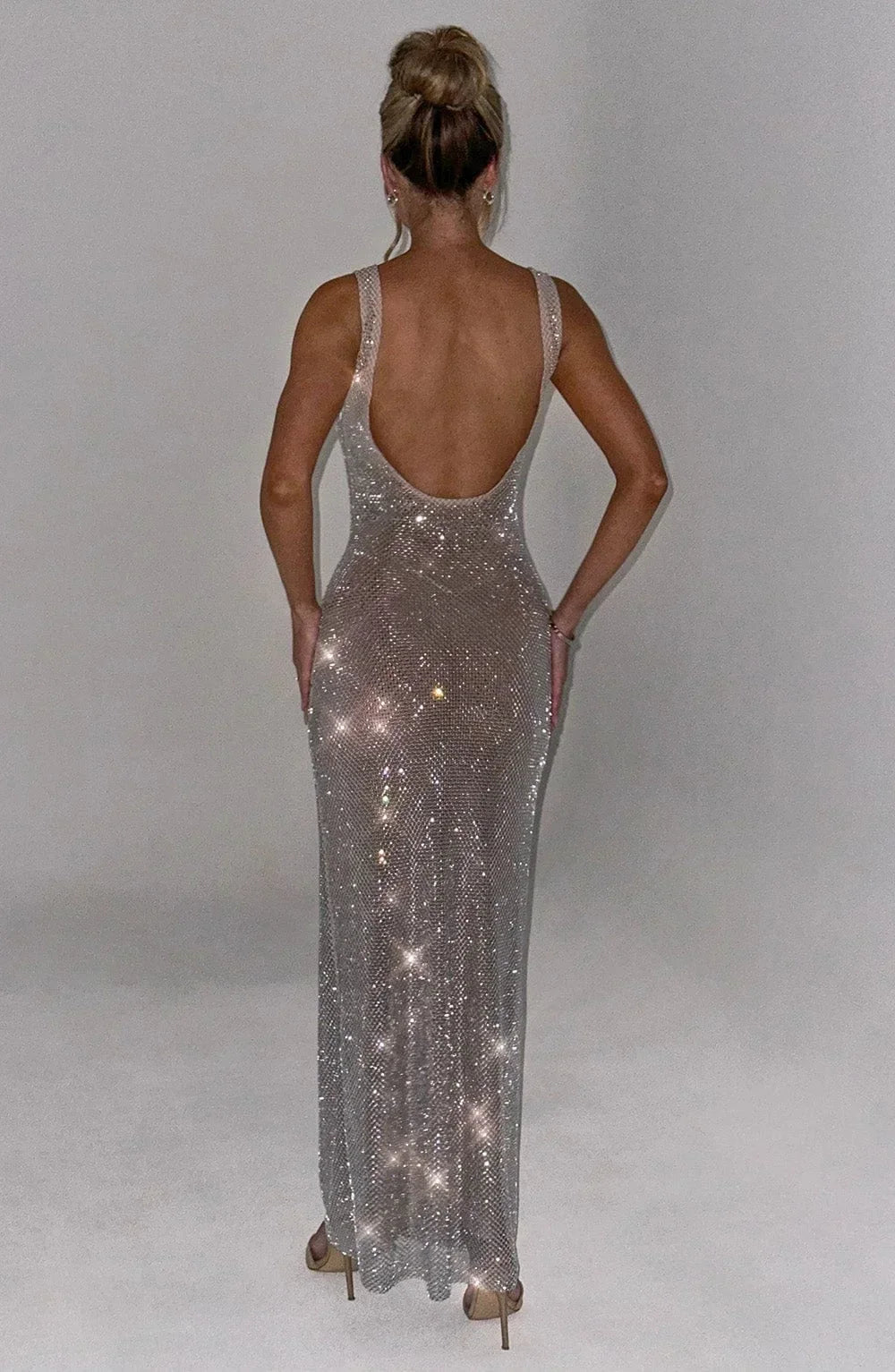 Vestido Maxi de malla con brillo plateado sin mangas