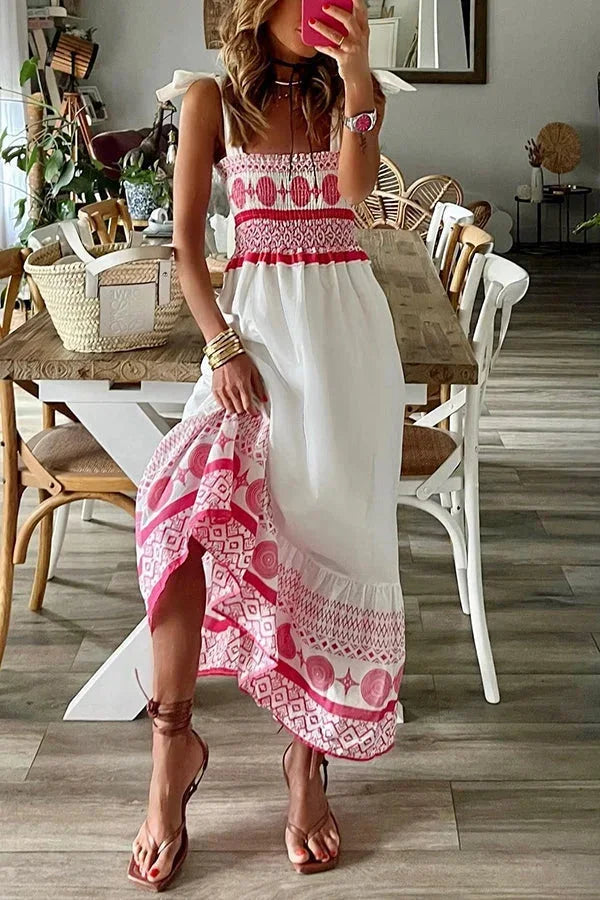 Vestido maxi blanco con patrones de rosas y escote cuadrado