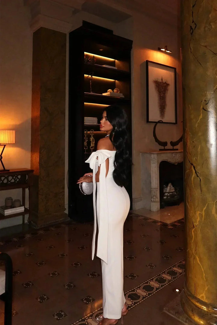 Vestido maxi blanco de hombros descubiertos con lazo