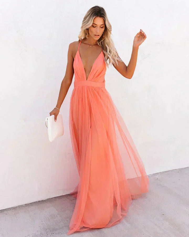 Vestido maxi naranja sin espalda con tirantes finos para las noches de verano