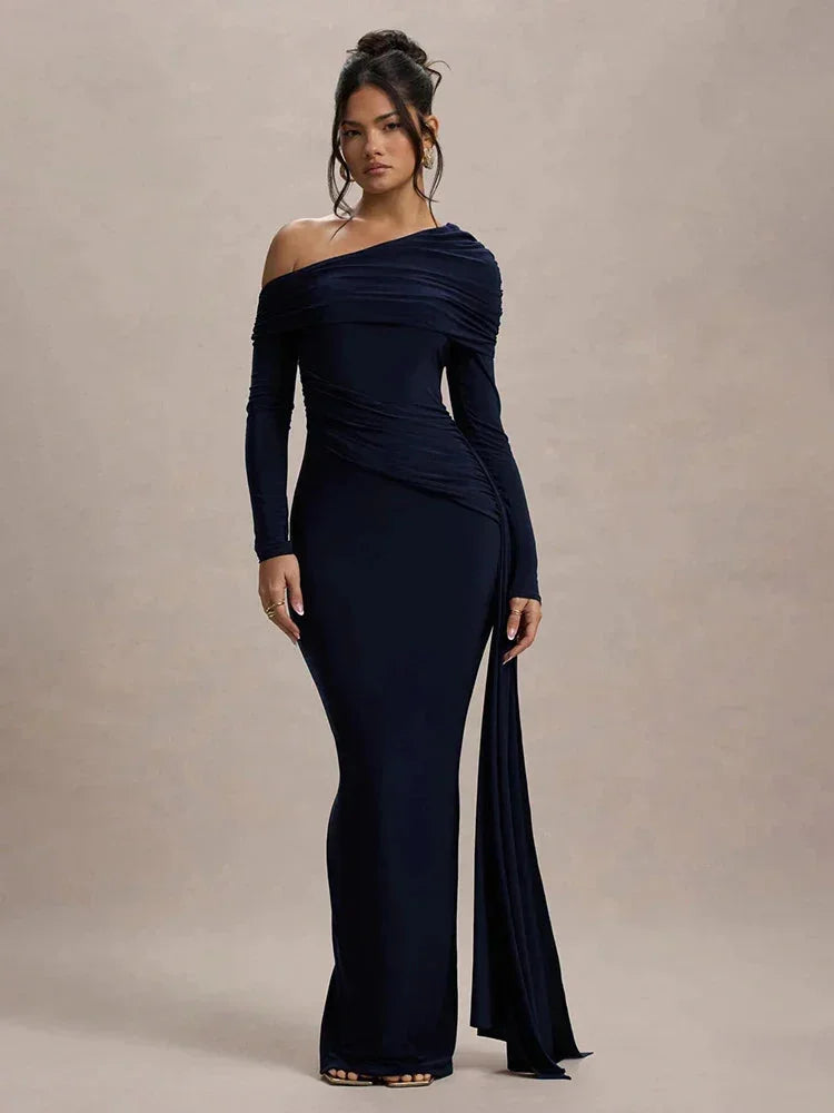 Vestido maxi de mujer con hombros al descubierto y cola