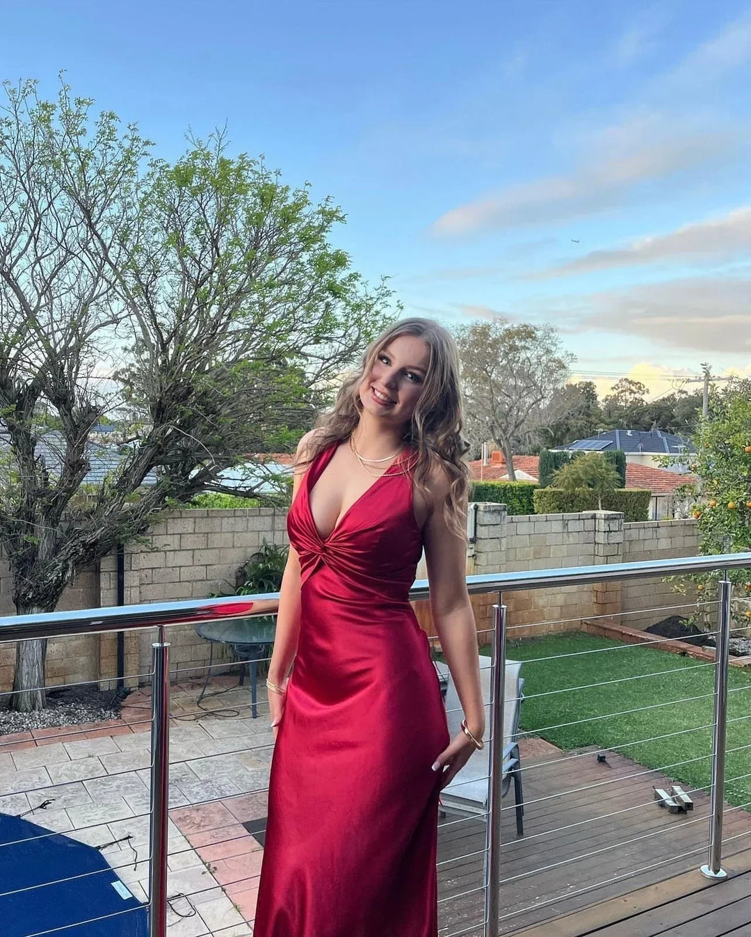 Vestido maxi para mujeres con escote cruzado y espalda descubierta