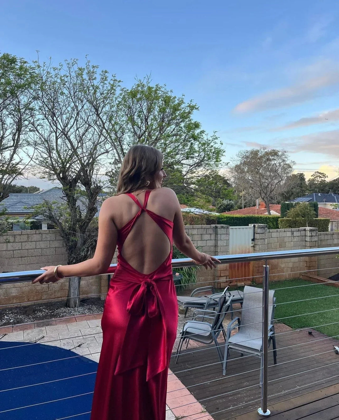 Vestido maxi para mujeres con escote cruzado y espalda descubierta