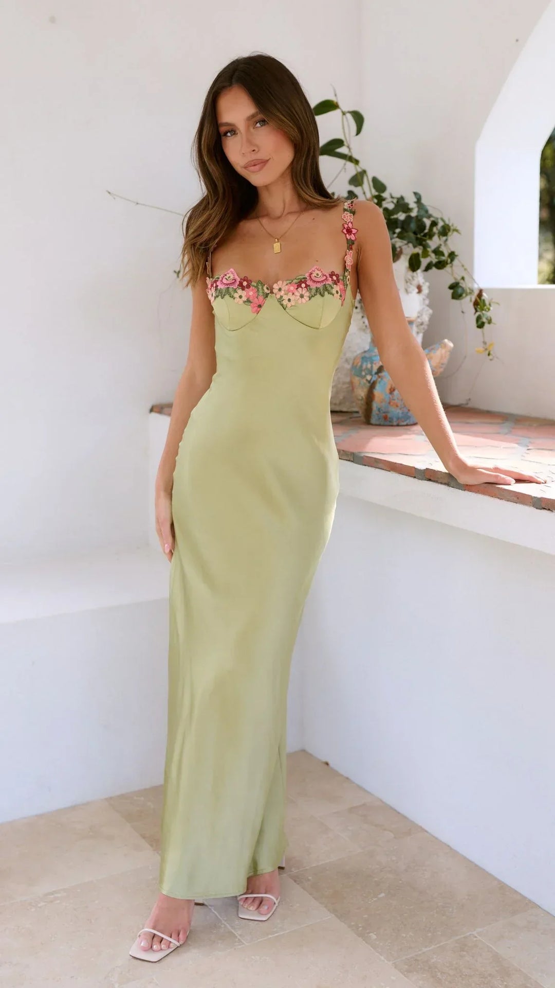 Vestido maxi floral verde claro con tirantes para mujer