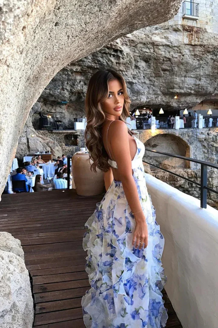 Vestido Maxi con volantes en blanco y azul floral con corsé | vestido de invitada de boda de verano
