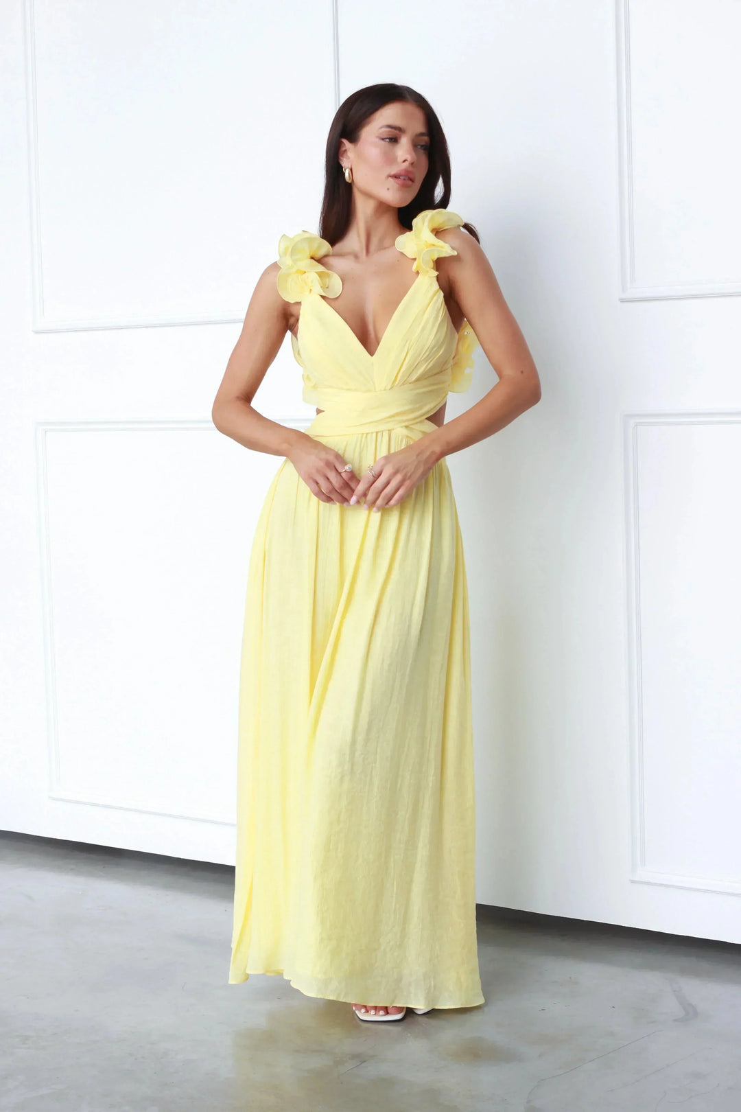 Vestido Maxi amarillo para mujeres con escote en V y hombros florales