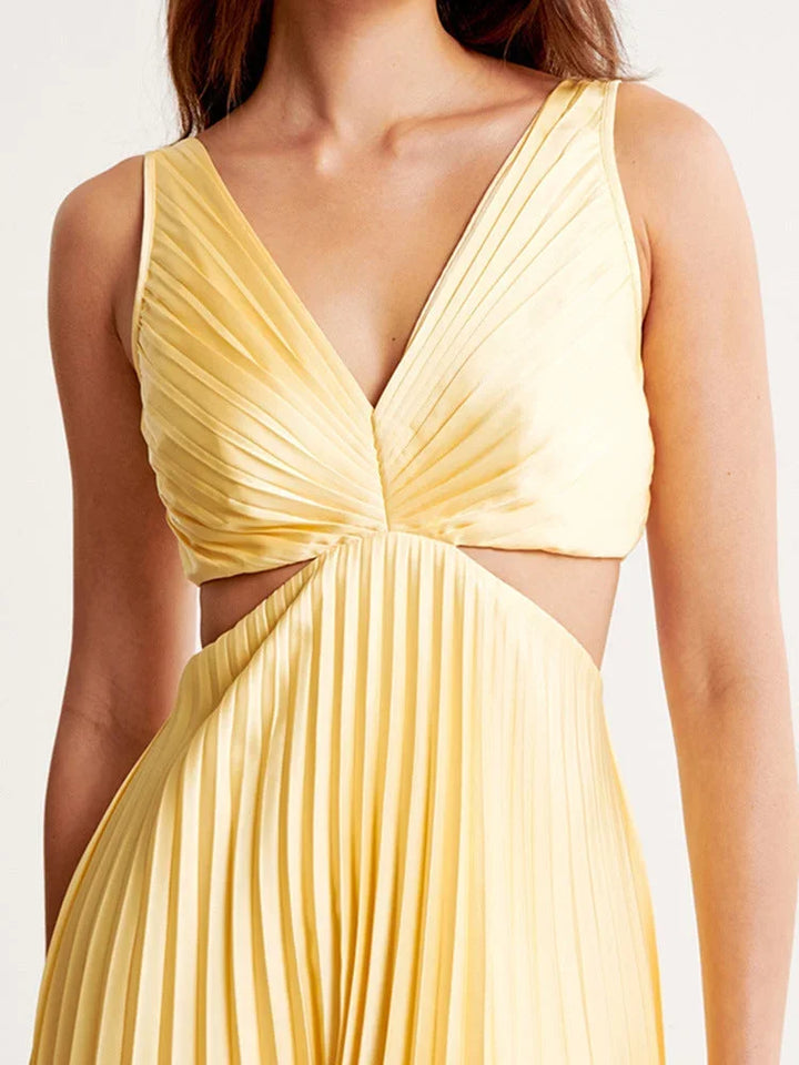 Vestido maxi amarillo con escote pronunciado y pliegues