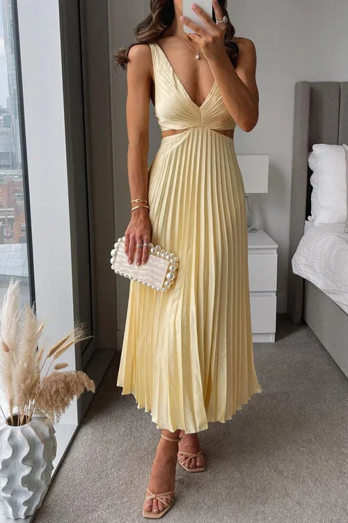 Vestido maxi amarillo con escote pronunciado y pliegues