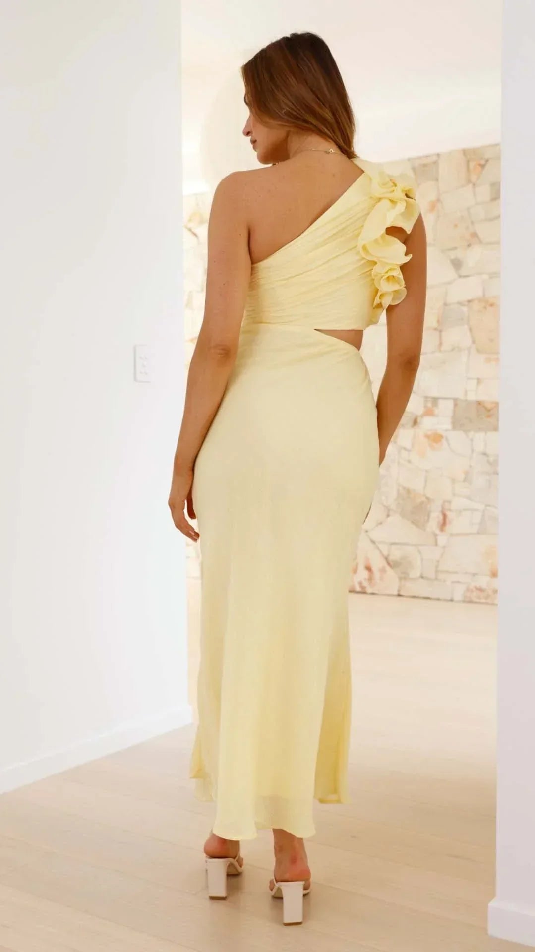 Vestido maxi asimétrico amarillo para mujeres para noches elegantes