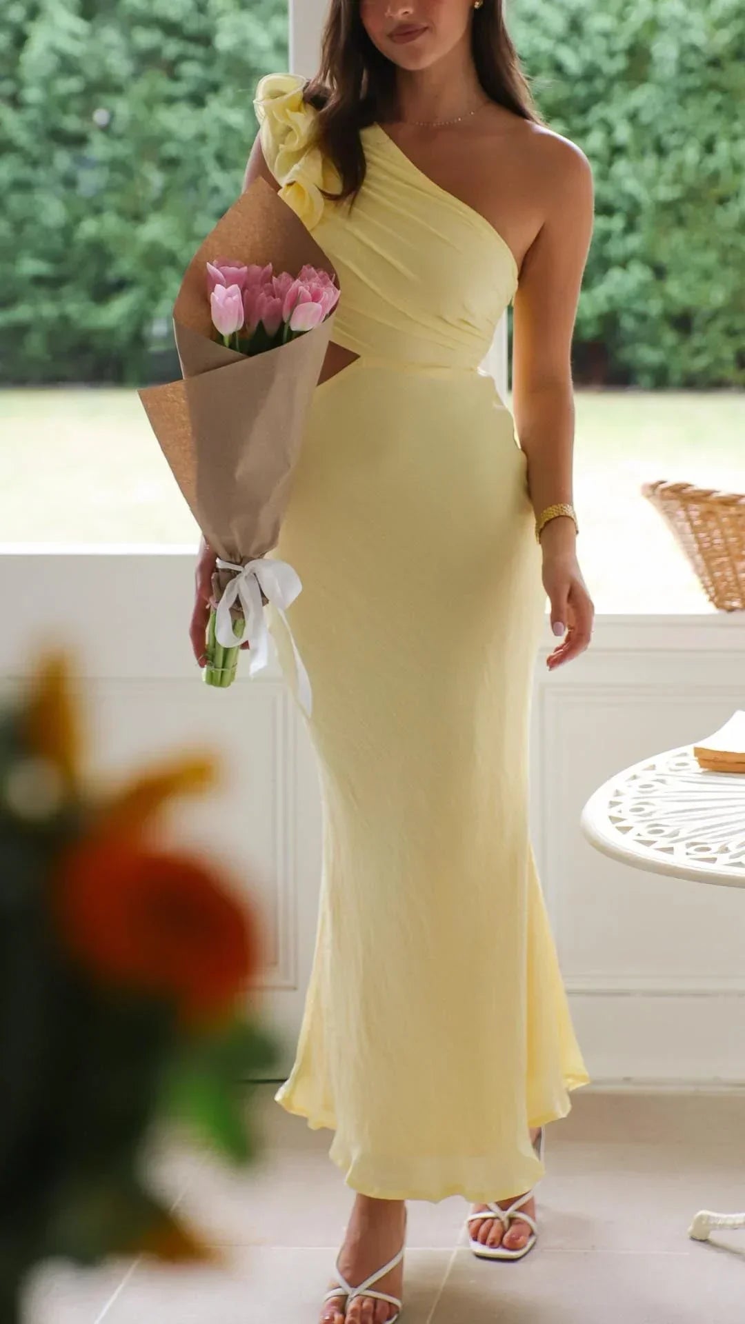 Vestido maxi asimétrico amarillo para mujeres para noches elegantes