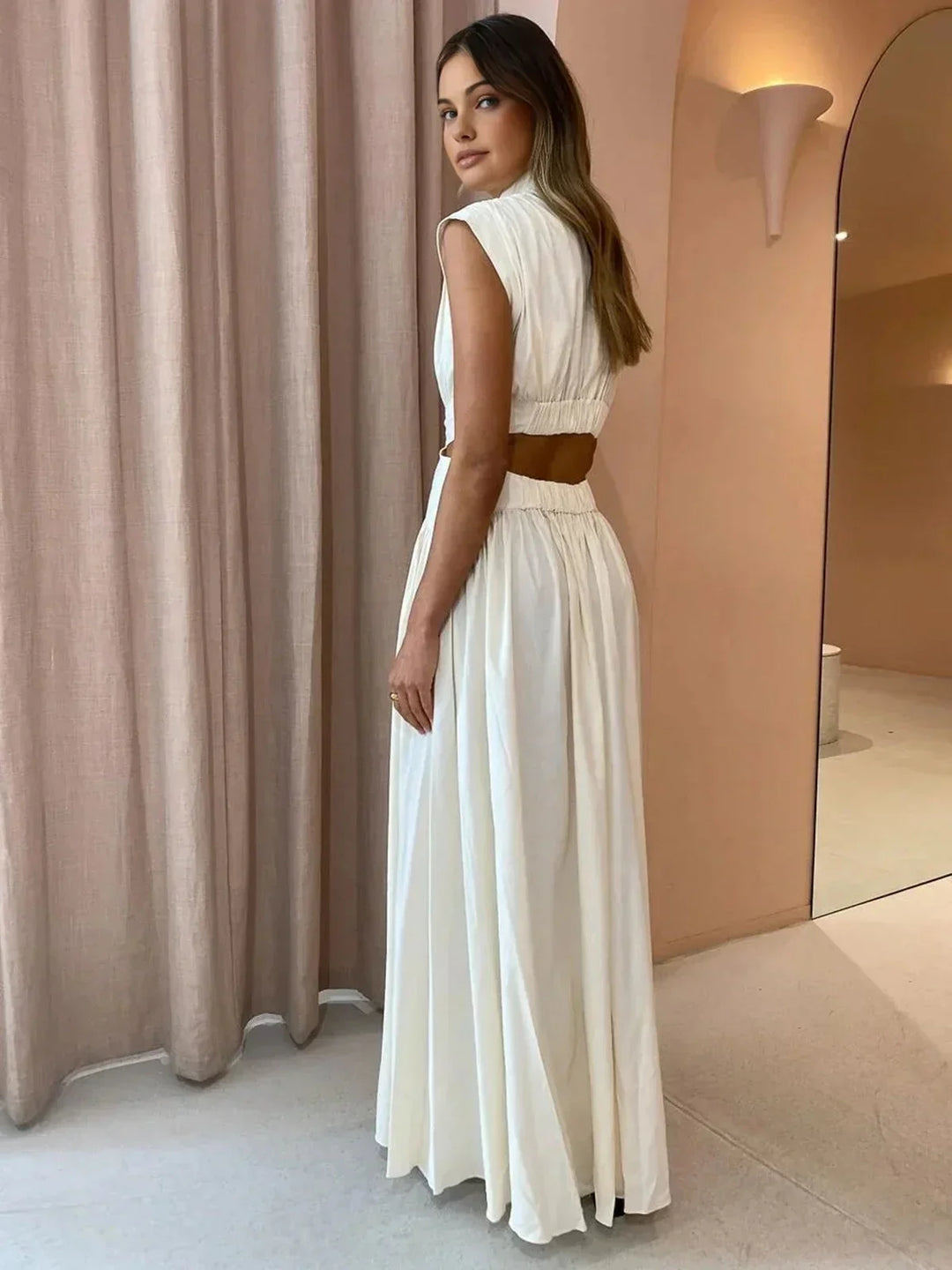 Vestido maxi de verano para mujer con cuello alto y cortes