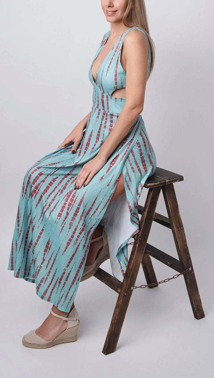Vestido maxi tie-dye con corte y escote en V