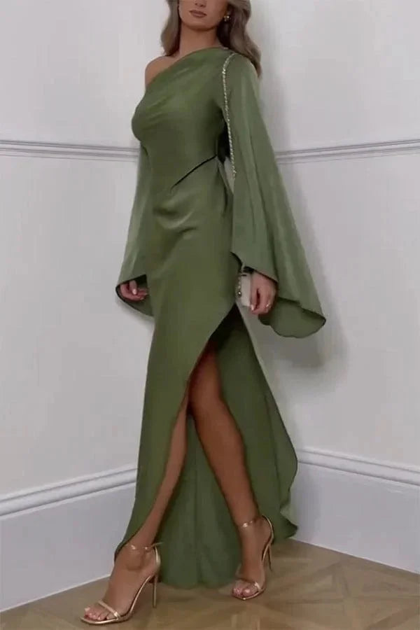 Largo vestido de noche maxi de satén verde con hombro descubierto