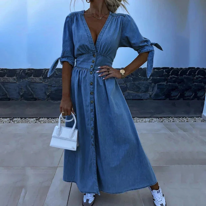Vestido maxi de mezclilla azul para mujer con escote en V y botones