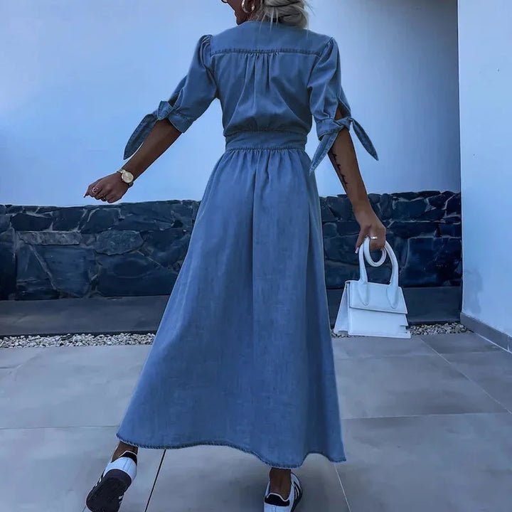 Vestido maxi de mezclilla azul para mujer con escote en V y botones