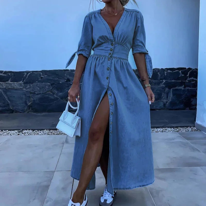 Vestido maxi de mezclilla azul para mujer con escote en V y botones