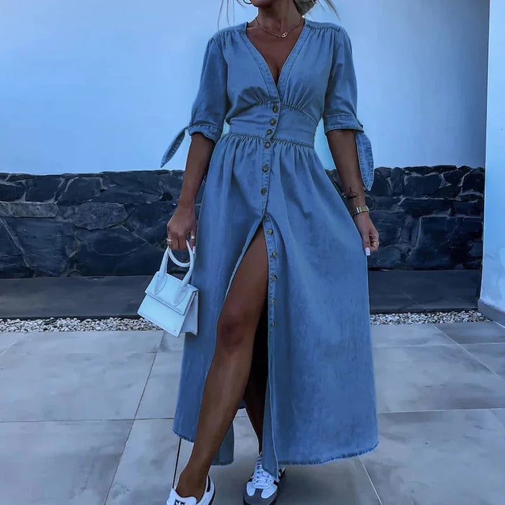Vestido maxi de mezclilla azul para mujer con escote en V y botones