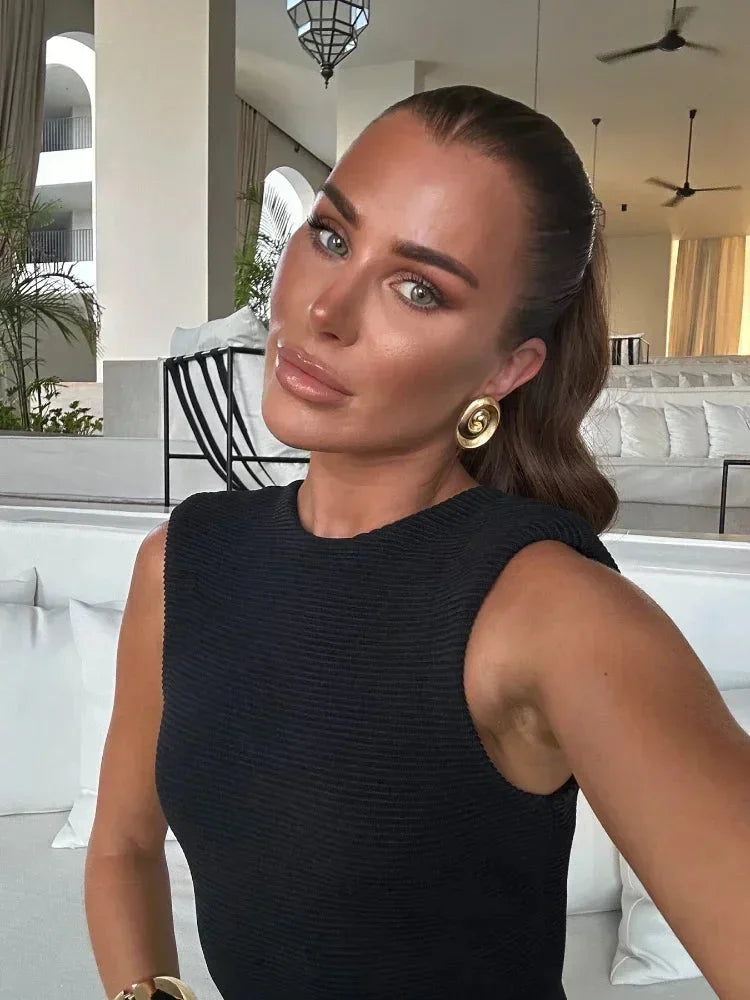 Vestido midi negro sin mangas con flecos
