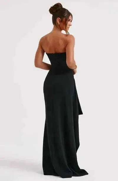Serena – elegante vestido de noche tipo bandeau con alto slit y detalle drapeado para ocasiones especiales
