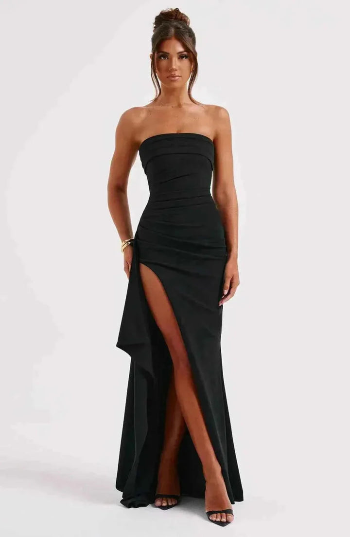 Serena – elegante vestido de noche tipo bandeau con alto slit y detalle drapeado para ocasiones especiales